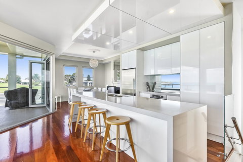 Aloha Waterfront Properties - Tourism Noosa 7