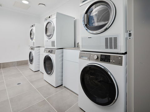East Maitland Executive Apartments - Tourism Noosa 0