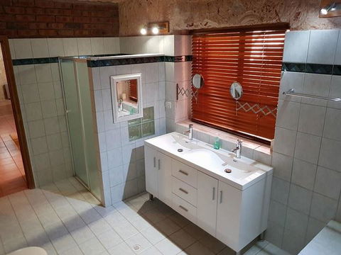 Zen Underground B&B - Tourism Noosa 14