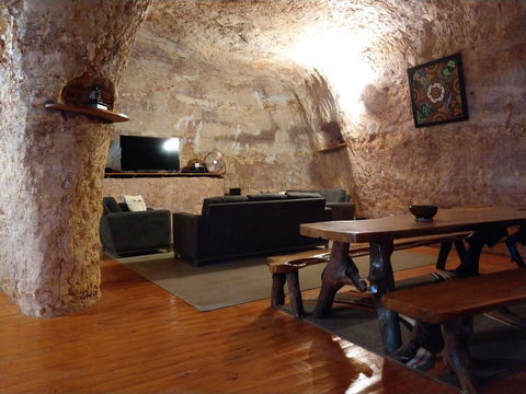 Zen Underground B&B - Tourism Noosa 4