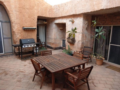 Zen Underground B&B - Tourism Noosa 7