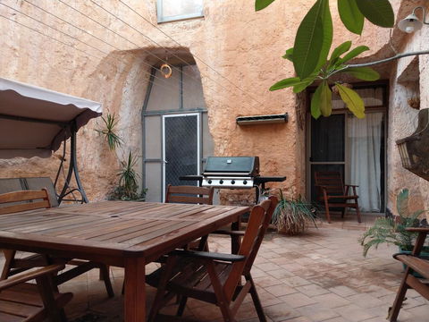 Zen Underground B&B - Tourism Noosa 5