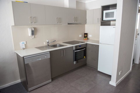 Arkana Motor Inn & Terrace Apartments - Tourism Noosa 3