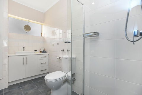 The Dolphins Beachfront Apartments - Tourism Noosa 15