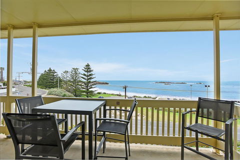 The Dolphins Beachfront Apartments - Tourism Noosa 9