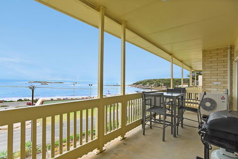 The Dolphins Beachfront Apartments - Tourism Noosa 10