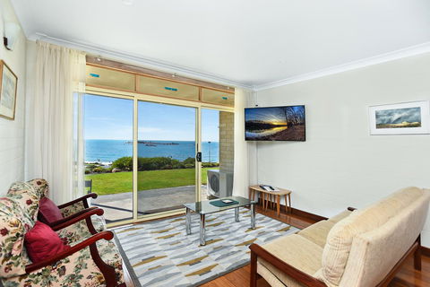 The Dolphins Beachfront Apartments - Tourism Noosa 7