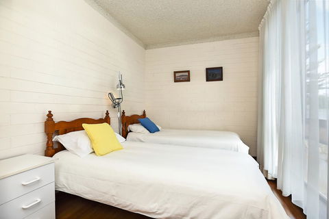 The Dolphins Beachfront Apartments - Tourism Noosa 8