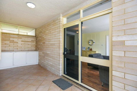 The Dolphins Beachfront Apartments - Tourism Noosa 3