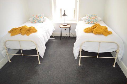 Two Cow Cottage Bed & Breakfast - Tourism Noosa 20