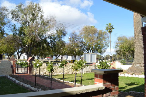 Two Cow Cottage Bed & Breakfast - Tourism Noosa 31