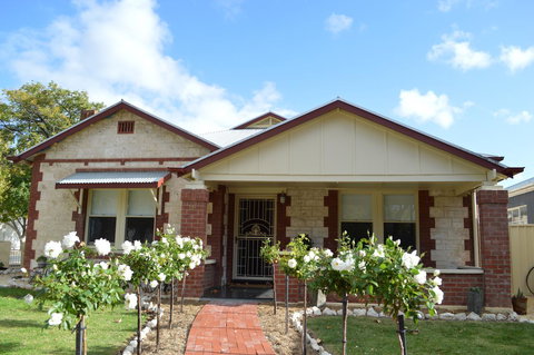 Two Cow Cottage Bed & Breakfast - Tourism Noosa 1