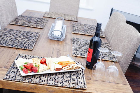 Two Cow Cottage Bed & Breakfast - Tourism Noosa 8