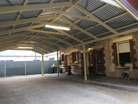 Two Cow Cottage Bed & Breakfast - Tourism Noosa 7