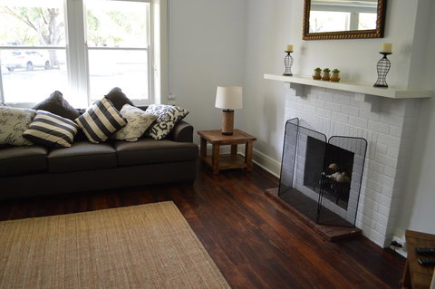 Two Cow Cottage Bed & Breakfast - Tourism Noosa 27