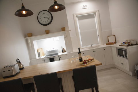 Two Cow Cottage Bed & Breakfast - Tourism Noosa 33