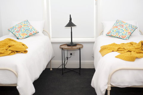 Two Cow Cottage Bed & Breakfast - Tourism Noosa 29