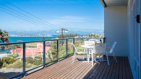 Victor Apartments - Tourism Noosa 0