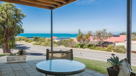 Victor Apartments - Tourism Noosa 10