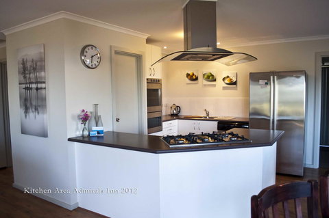 Admirals Inn - Tourism Noosa 0