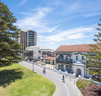 Seawall Apartments - Tourism Noosa