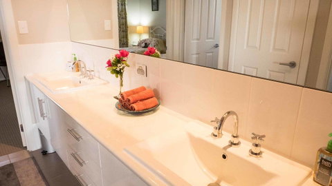Rezare House Bed & Breakfast - Tourism Noosa 21