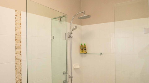 Rezare House Bed & Breakfast - Tourism Noosa 24