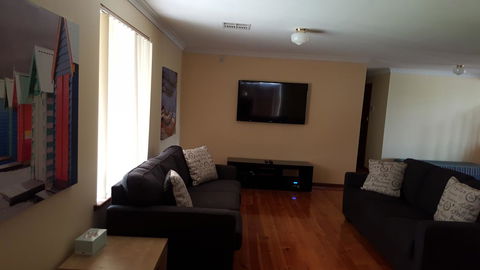 Breeze On Scenic - Tourism Noosa 1
