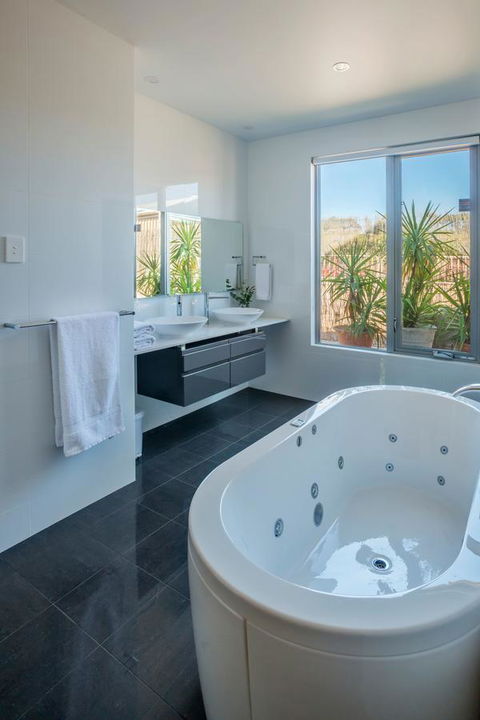 Barossa Shiraz Estate - Tourism Noosa 23