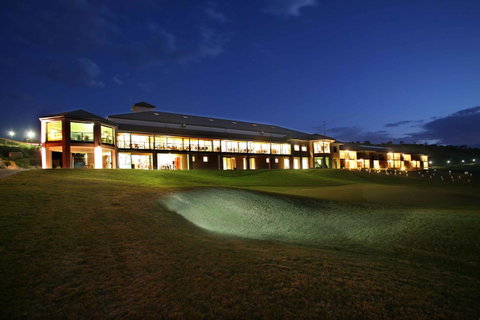 Lady Bay Hotel - Tourism Noosa 0