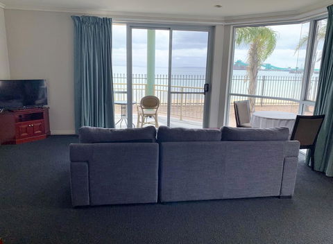 Hilton Beachfront Motel - Tourism Noosa 7