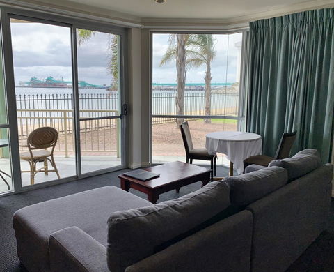Hilton Beachfront Motel - Tourism Noosa 15