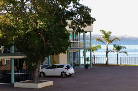 Hilton Beachfront Motel - Tourism Noosa 42