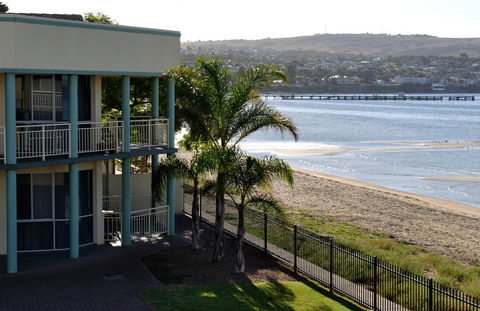 Hilton Beachfront Motel - Tourism Noosa 40