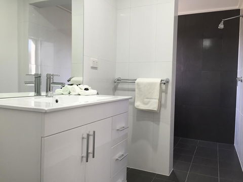 Hilton Beachfront Motel - Tourism Noosa 37