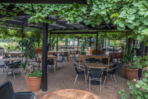 Mick O\'Sheas - Tourism Noosa 38