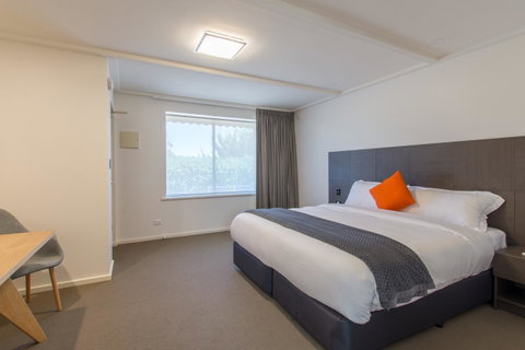 Mick O\'Sheas - Tourism Noosa 9