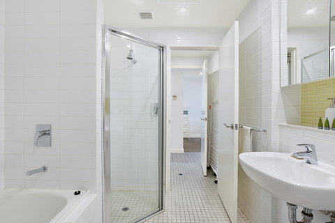 Beachside Luxury & Comfort, Ocean Views In Glenelg - Tourism Noosa 18