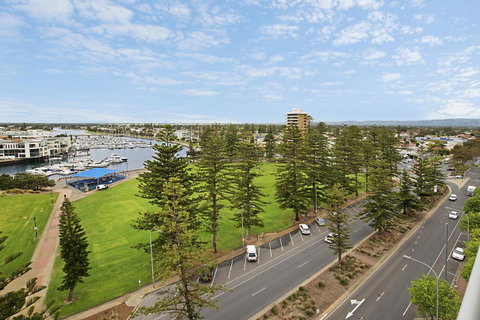 Beachside Luxury & Comfort, Ocean Views In Glenelg - Tourism Noosa 24