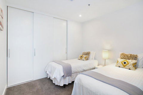 Beachside Luxury & Comfort, Ocean Views In Glenelg - Tourism Noosa 17