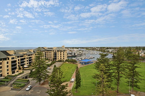 Beachside Luxury & Comfort, Ocean Views In Glenelg - Tourism Noosa 26