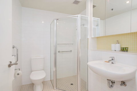 Beachside Luxury & Comfort, Ocean Views In Glenelg - Tourism Noosa 21