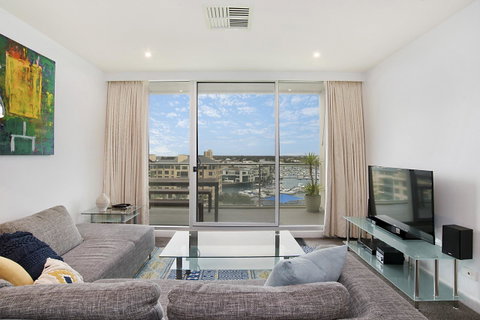 Beachside Luxury & Comfort, Ocean Views In Glenelg - Tourism Noosa 8