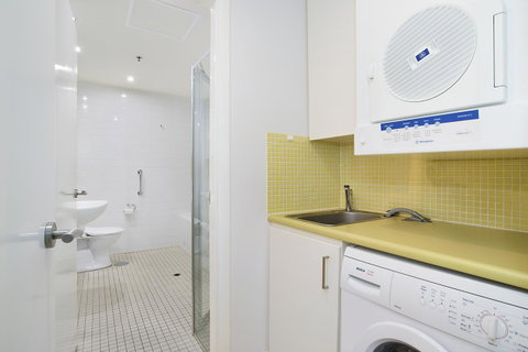 Beachside Luxury & Comfort, Ocean Views In Glenelg - Tourism Noosa 20
