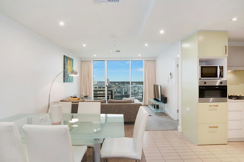 Beachside Luxury & Comfort, Ocean Views In Glenelg - Tourism Noosa 7