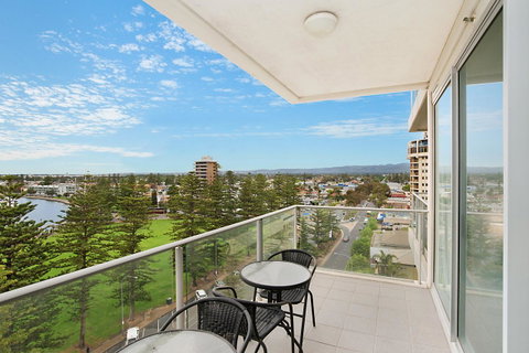Beachside Luxury & Comfort, Ocean Views In Glenelg - Tourism Noosa 23
