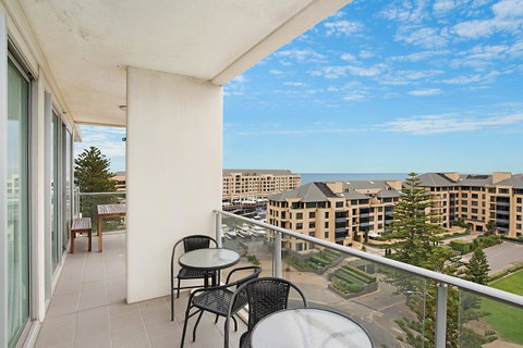 Beachside Luxury & Comfort, Ocean Views In Glenelg - Tourism Noosa 2