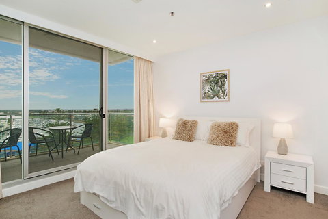 Beachside Luxury & Comfort, Ocean Views In Glenelg - Tourism Noosa 12