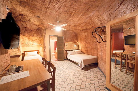 The Underground Motel - Tourism Noosa 21