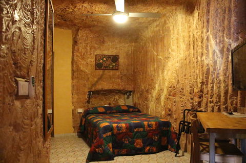 The Underground Motel - Tourism Noosa 5